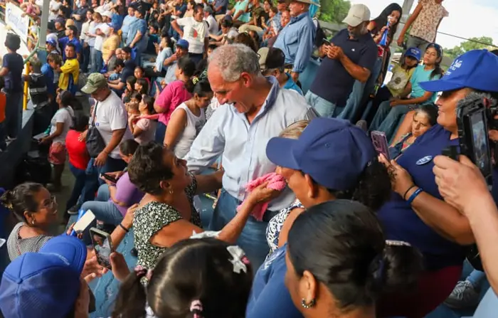 Nasry Asfura ratifica su ley de vida en Choloma: “lo que prometo, lo cumplo”